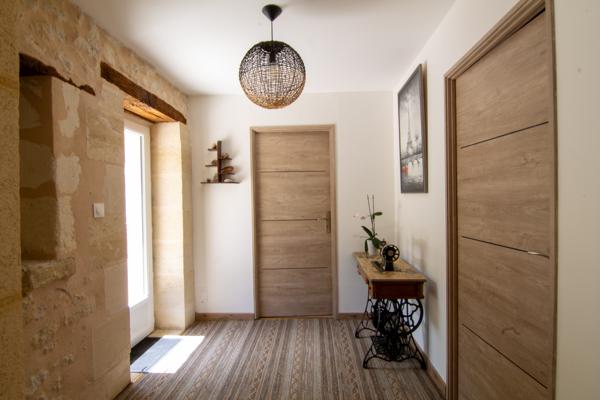 Maison
         7 pièces
        - 215 m² 550 000 € *