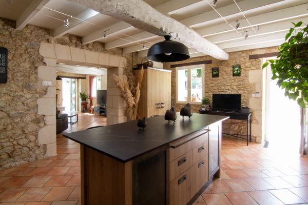 Maison
         7 pièces
        - 215 m² 550 000 € *