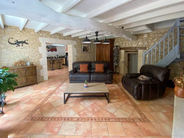 Maison
         7 pièces
        - 215 m² 550 000 € *