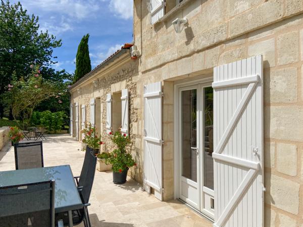 Maison
         7 pièces
        - 215 m² 550 000 € *