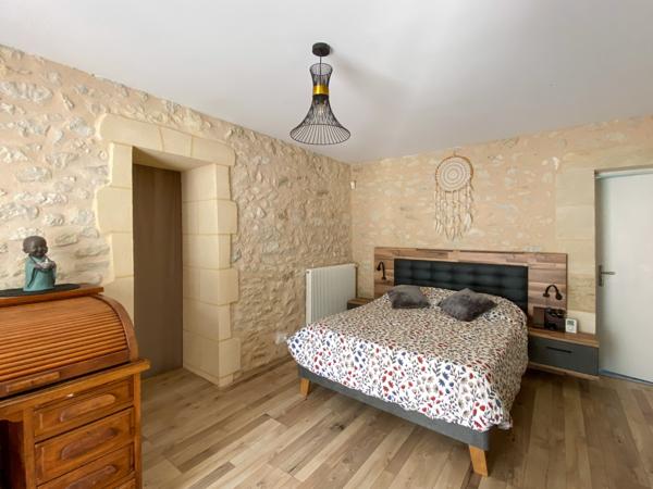 Maison
         7 pièces
        - 215 m² 550 000 € *