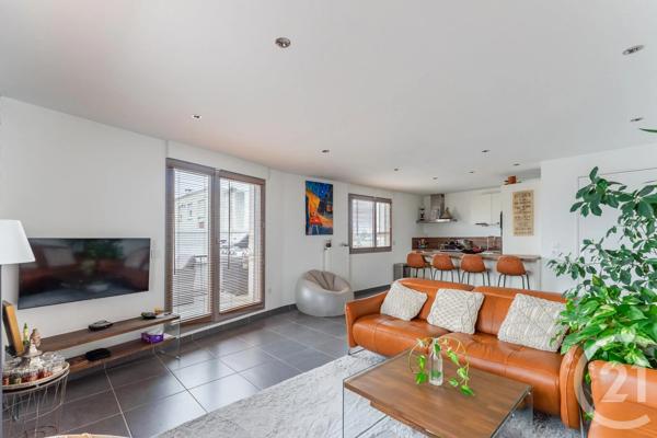 Appartement F4 à vendre  4 pièces - 84 m 2   ST PRIEST  - 69