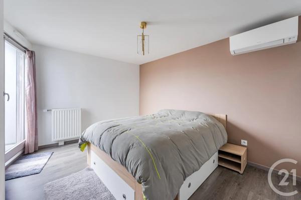 Appartement F4 à vendre  4 pièces - 84 m 2   ST PRIEST  - 69