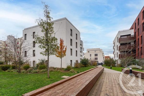 Appartement F4 à vendre  4 pièces - 84 m 2   ST PRIEST  - 69