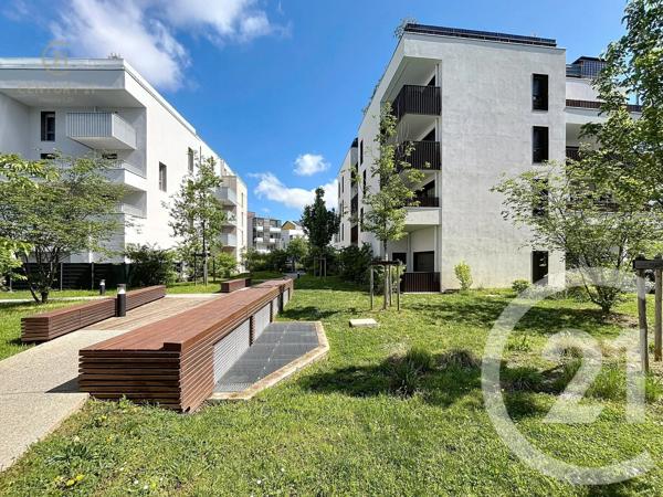 Appartement F4 à vendre  4 pièces - 84 m 2   ST PRIEST  - 69