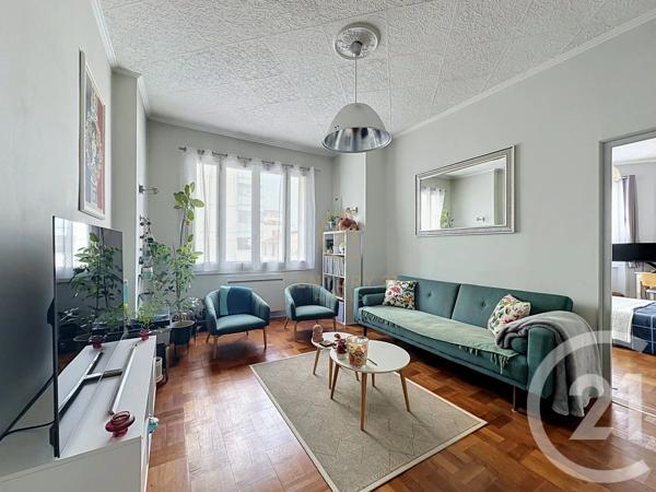 Appartement F4 à vendre  4 pièces - 84 m 2   ST PRIEST  - 69