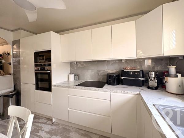 Appartement F4 à vendre  4 pièces - 84 m 2   ST PRIEST  - 69