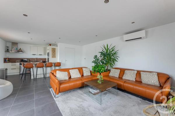 Appartement F4 à vendre  4 pièces - 84 m 2   ST PRIEST  - 69