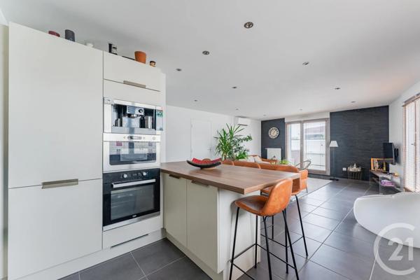 Appartement F4 à vendre  4 pièces - 84 m 2   ST PRIEST  - 69