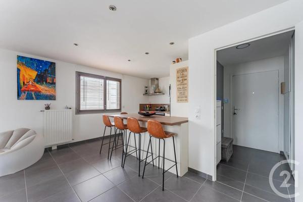 Appartement F4 à vendre  4 pièces - 84 m 2   ST PRIEST  - 69
