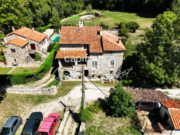 SAINT-LAURENT-DE-CERDANS 66260 – MAS DE CARACTÈRE DE 250 M2 – 5 HECTARES – PISCINE – SOURCES – DÉPENDANCES