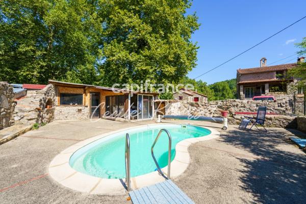 SAINT-LAURENT-DE-CERDANS 66260 – MAS DE CARACTÈRE DE 250 M2 – 5 HECTARES – PISCINE – SOURCES – DÉPENDANCES