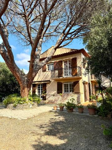 La Croix-Valmer (83420) Charmante maison ancienne sur la Croix-Valmer