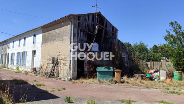 ARVERT : Longère à rénover 155m2 + chai et dépendances