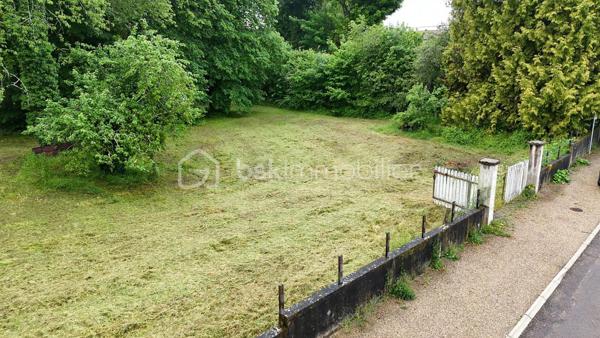 Terrain de 2 439 m²