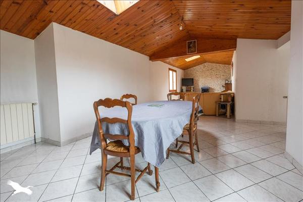 Maison à vendre |  Saint-Just-Luzac |  4 pièces | 145 m²