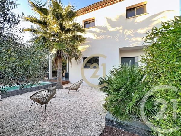 Maison à vendre  6 pièces - 208,74 m 2   UZES  - 30