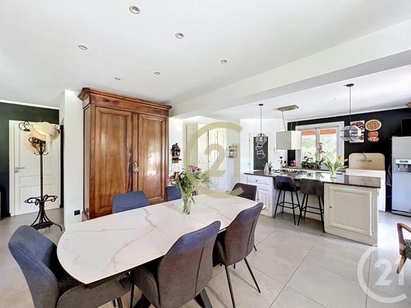 Maison à vendre  6 pièces - 208,74 m 2   UZES  - 30