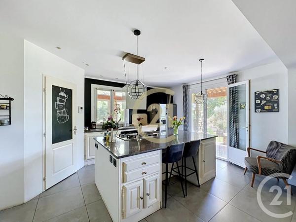 Maison à vendre  6 pièces - 208,74 m 2   UZES  - 30