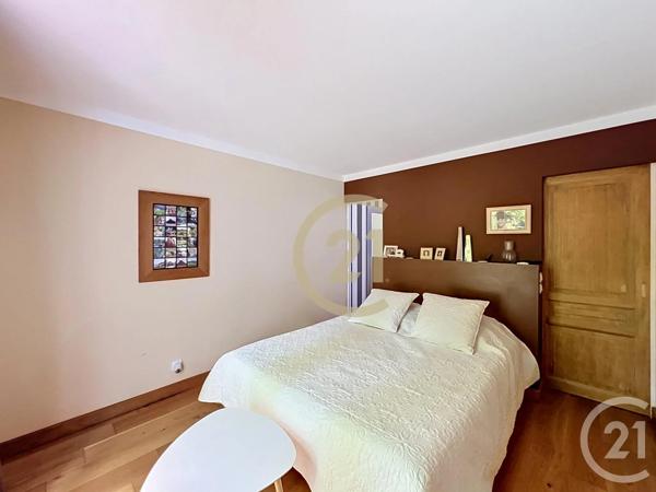 Maison à vendre  6 pièces - 208,74 m 2   UZES  - 30
