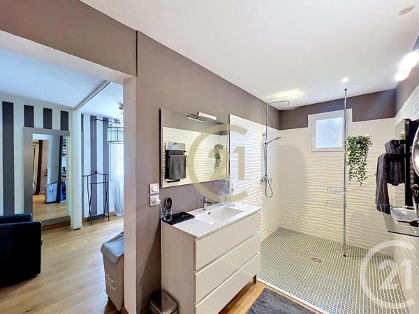 Maison à vendre  6 pièces - 208,74 m 2   UZES  - 30