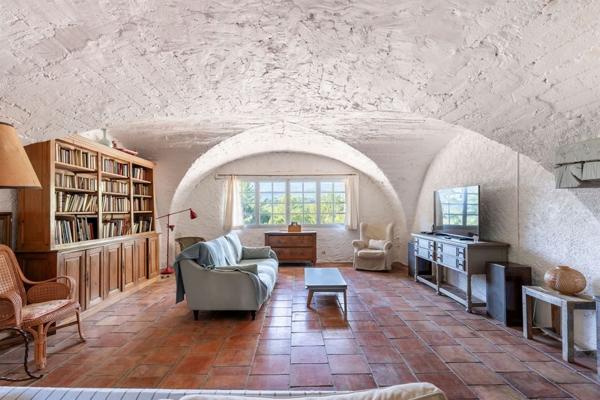 Vente Mas Tourrettes 10 Pièces 372 m²
