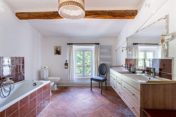 Vente Mas Tourrettes 10 Pièces 372 m²