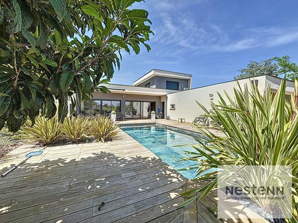 Villa contemporaine de 220 m² de type 7 avec piscine chauffée et appartement indépendant de 42 m²