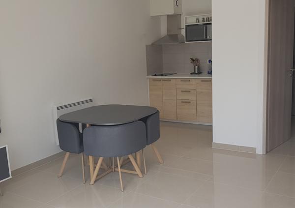 Villa contemporaine de 220 m² de type 7 avec piscine chauffée et appartement indépendant de 42 m²