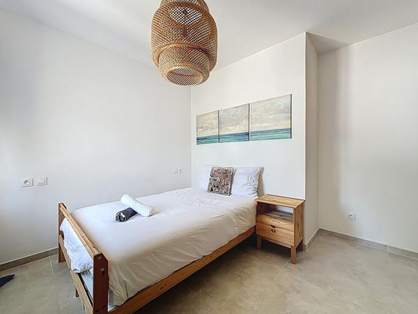 Villa contemporaine de 220 m² de type 7 avec piscine chauffée et appartement indépendant de 42 m²