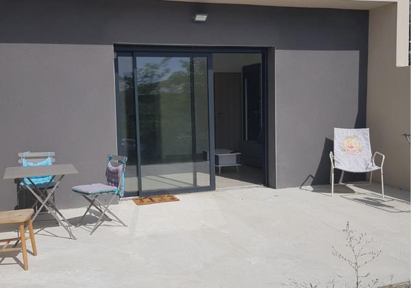 Villa contemporaine de 220 m² de type 7 avec piscine chauffée et appartement indépendant de 42 m²