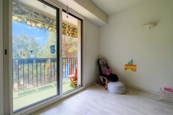 T3 Résidence standing avec piscine et tennis.