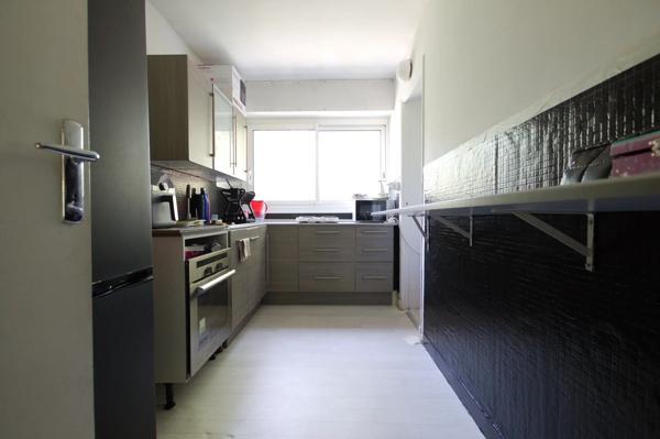 T3 Résidence standing avec piscine et tennis.