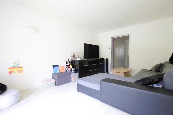 T3 Résidence standing avec piscine et tennis.