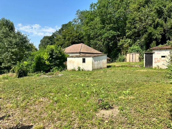 Authentique maison en pierre de plain-pied 106m2 avec 4 chambres et jardin