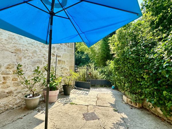 Authentique maison en pierre de plain-pied 106m2 avec 4 chambres et jardin