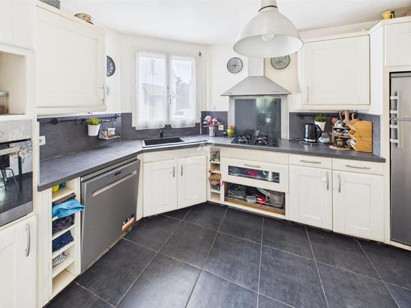 Maison à vendre €655 000 ** - Référence 877