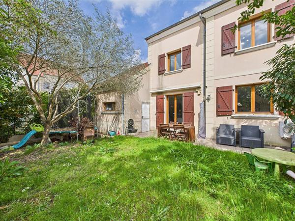 Maison à vendre €655 000 ** - Référence 877