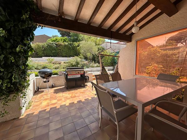 Maison d'architecte avec piscine, et terrain arboré de 1 400 m²