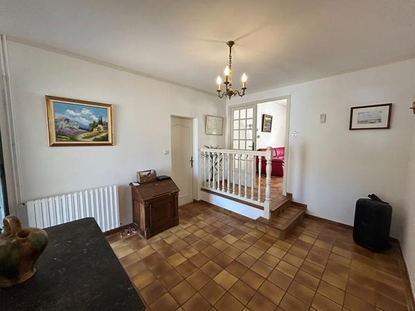 Maison d'architecte avec piscine, et terrain arboré de 1 400 m²