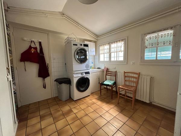 Maison d'architecte avec piscine, et terrain arboré de 1 400 m²
