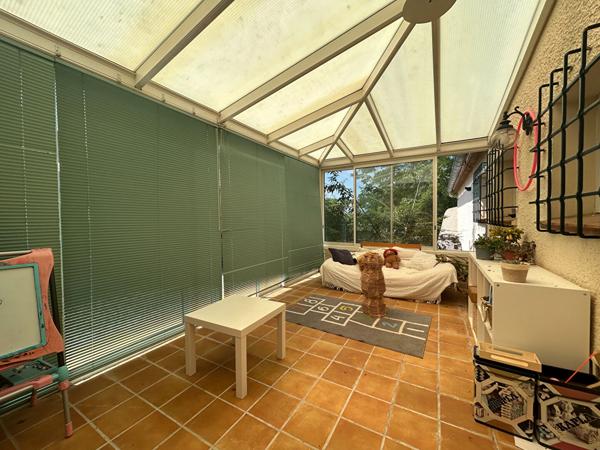Maison d'architecte avec piscine, et terrain arboré de 1 400 m²
