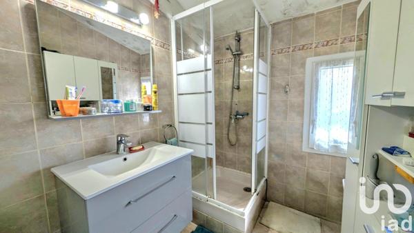 Appartement 3 pièces de 71 m² à Saint-Zacharie (83640)