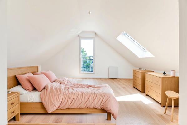 COUP DE COEUR A SAINT MARC SUR MER CENTRE, PLAGE HULOT, MARCHE ET COMMERCES - APPARTEMENT 90M2 - 3 CHAMBRES ET UN BUREAU - BALCON - GARAGE - PARKING