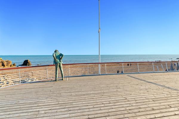 COUP DE COEUR A SAINT MARC SUR MER CENTRE, PLAGE HULOT, MARCHE ET COMMERCES - APPARTEMENT 90M2 - 3 CHAMBRES ET UN BUREAU - BALCON - GARAGE - PARKING