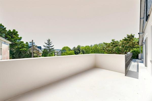 COUP DE COEUR A SAINT MARC SUR MER CENTRE, PLAGE HULOT, MARCHE ET COMMERCES - APPARTEMENT 90M2 - 3 CHAMBRES ET UN BUREAU - BALCON - GARAGE - PARKING