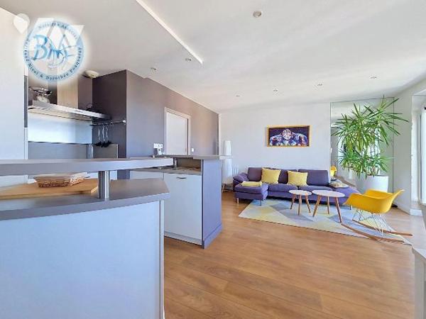 T3 rénové avec vue mer - Balcon Sud-Ouest - À deux pas des plages et du centre-ville

Situé a...