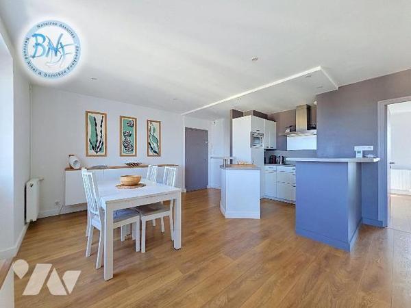 T3 rénové avec vue mer - Balcon Sud-Ouest - À deux pas des plages et du centre-ville

Situé a...