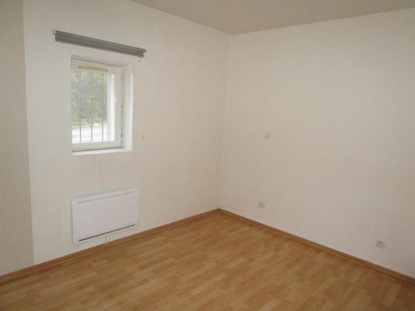 Maison avec garage et jardin