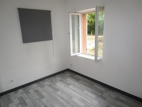 Maison avec garage et jardin